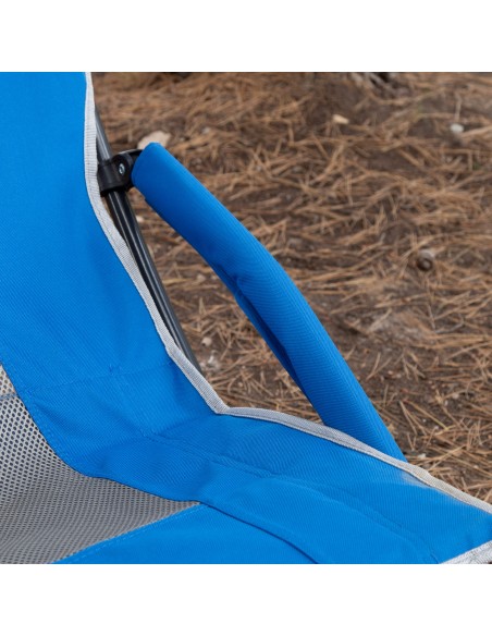 Silla plegable baja y transpirable azul con posavasos